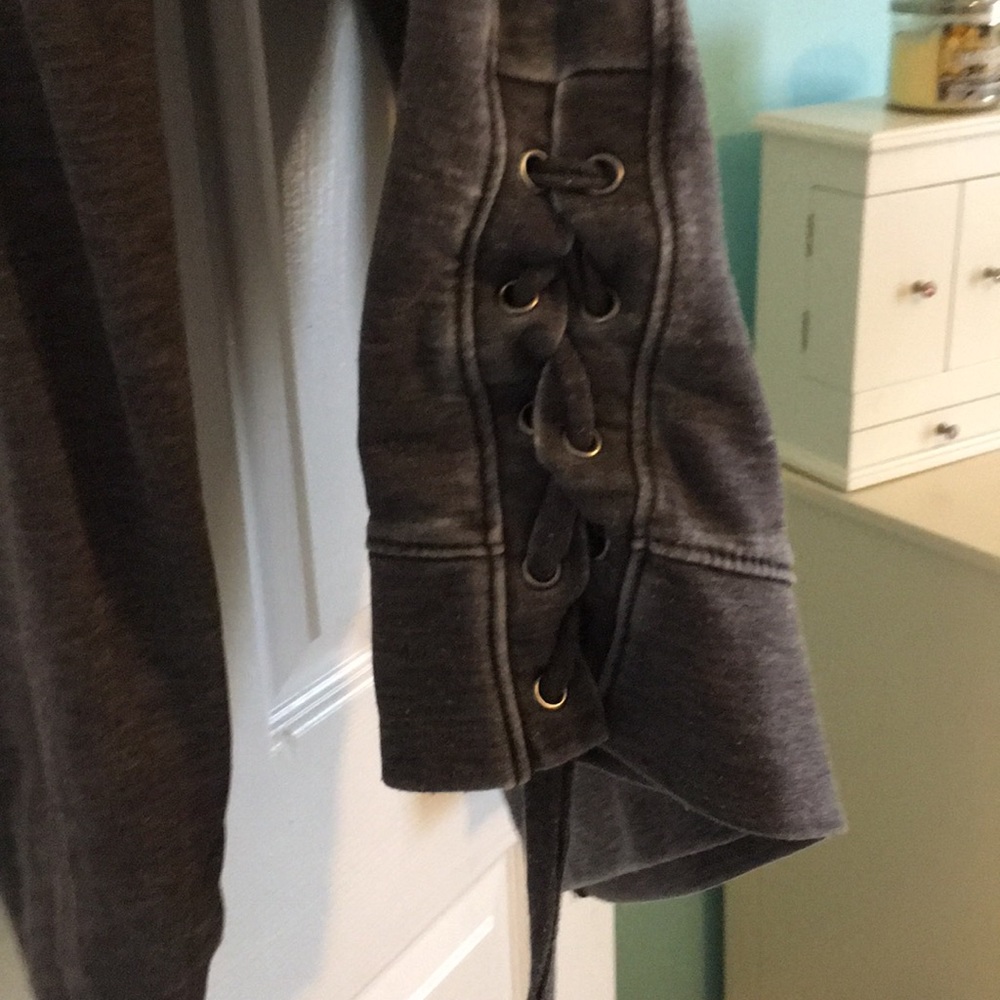 Large sweaters - Picture 2 of 3
